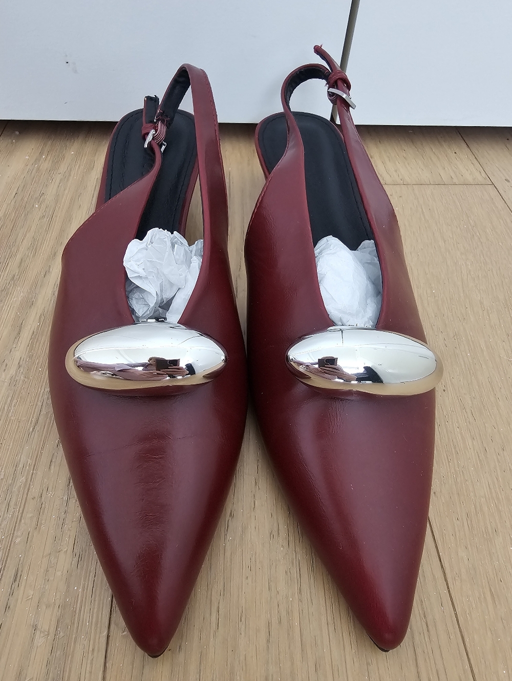 Cherry Mini-Heel Slide Sandals + 2 Silver Clips – New, Stylish Set, size 8,5